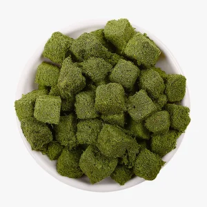 Alimento para gatos en pellets de carne y hueso crudos liofilizados con hierba para gatos, natural, alto en proteínas, control de bolas de pelo, golosina OEM