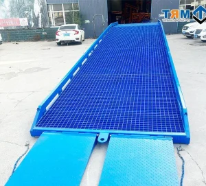 Mrt Hydraulic Boarding Bridge Forklift Container Platform Loading and Unloading Mobile Boarding Bridge