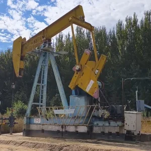 Unidad de bombeo de viga oscilante de producción de aceite de superficie pesada y todo tiempo para ubicación remota C-640d