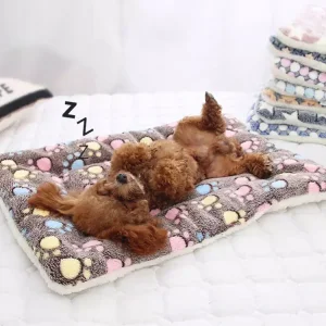 Wholesale Non-slip Thicken Self Warming Dog Sleeping Mats Soft Fleece Pet Blanket Winter Dog Pet Bed Cat Mats Pads
