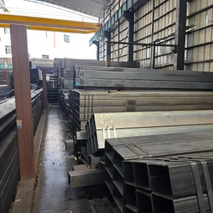 Large Size Welded Carbon Steel Square Pipe 150 mm to 200 mm Tube for Steel Structure Columns Bridge Projects and Heavy Duty Industrial Support