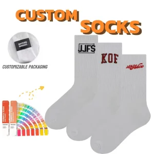 Meia casual branca com logo personalizado