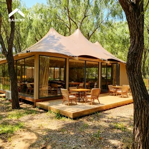 A Modern Luxury Vacation Project That Replaces Prefabricated Luxury Steel Frame Containers with Hotel Rooms and Sandwich Panels