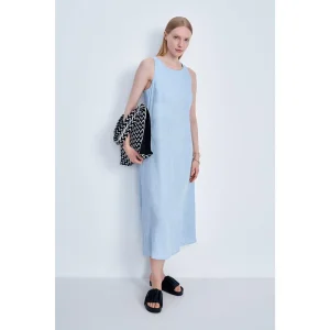 Vestido largo sin mangas de lino azul cielo