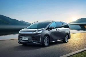 China's Best-Selling Commercial Vehicle used Saic GM Buick Century 2023 2.0t Premium Model 7 Seats