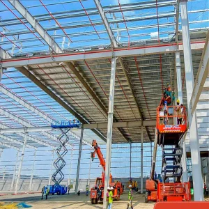 Taller de estructura industrial de acero prefabricado con estanterías de gran capacidad