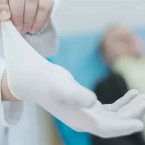قفازات فحص لاتكس غير معقمة للاستخدام مرة واحدة خالية من المسحوق من مصنع طبي