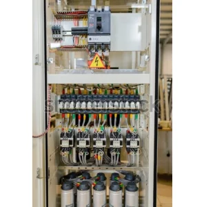 Painel de Controle de Banco de Capacitores de Baixa Tensão para Correção do Fator de Potência