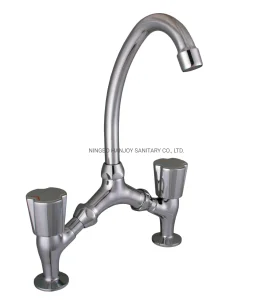 Brass Deck Mounted Double Handle Bridge Kitchen Faucet (H56-107)