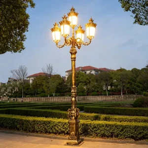 Lámpara de Jardín Exterior LED de Lujo Ornamental 5 con Acabado en Bronce Antiguo IP65 Impermeable