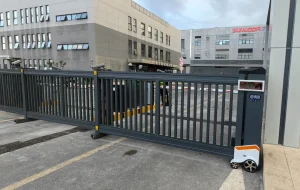 Durable Automatic Aluminium Sliding Telescopic Gate for Hotels and Businesses