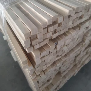 Customized S4s S3s No Primed Radiata Pine Baseboard Moulding for Home