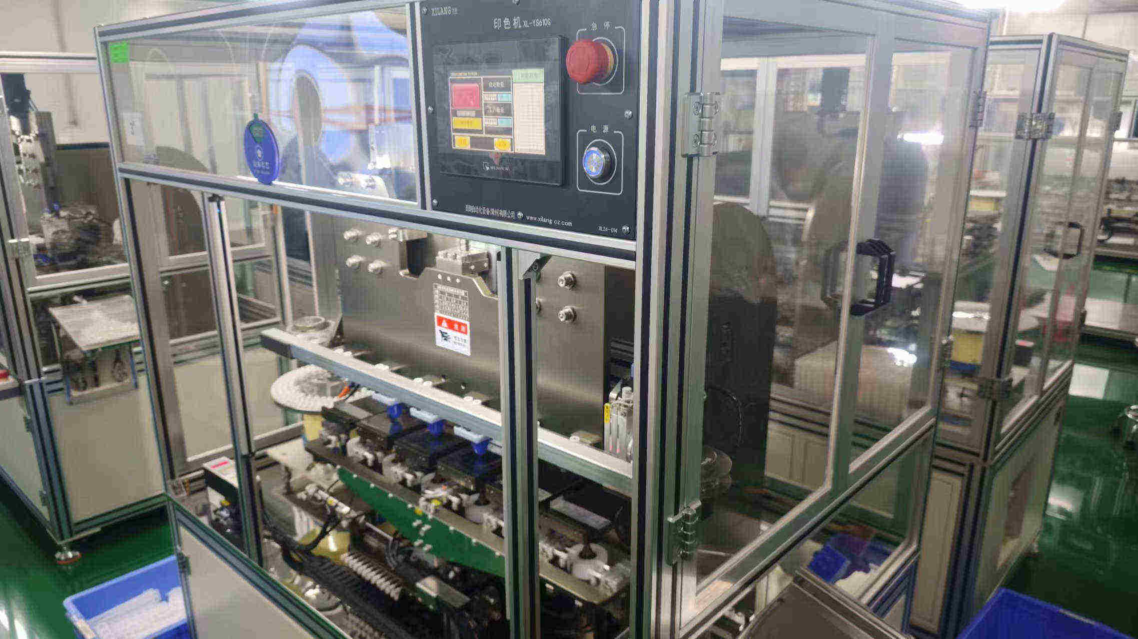 Contact lens printing process at Dailylensie factory Dongguan