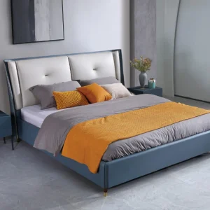 Cama King de madera con tapicería de cuero