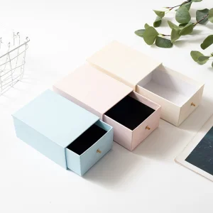 Customized Art Paper Jewelry Packaging Box for Necklace Ring Earring Matt Lamination Embossed Gift Cardboard Jewellery Box with Bag Included