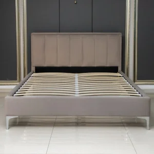 Cama doble terciopelo y patas metalicas