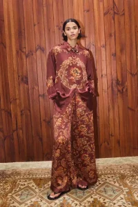 Conjunto retro floral y pantalones de pierna ancha