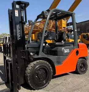 Used Diesel/Gasoline/Electric 2.5/3/4/5/7/10/15/16/25/30-Ton 8f Toyota/Heli/Hangcha/Tcm/Komatsu 3-Ton Forklift Truck Triple Master Stacker Tractor Pallet Truck