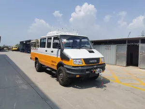 Lveco 4X4 off-Road Engineering Vehicle for Challenging Landscapes