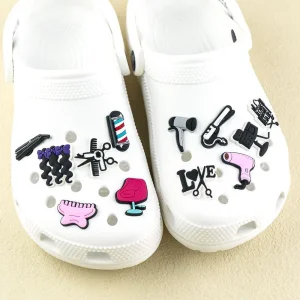 Charms de PVC Criativos Tema de Salão de Beleza Tesoura Pente Secador de Cabelo Acessórios Decorativos para Clogs Crianças Mulheres Personalizado em Grande Quantidade