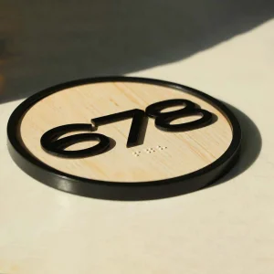 2024 New Design Ada Round Wooden Hotel Door Number Signages with Braille