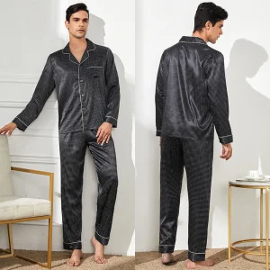 Pijamas impresos y bordados para hombres