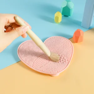 Ferramenta de Limpeza em Forma de Coração, Almofada de Esfregão, Limpador de Silicone para Pincéis de Maquiagem
