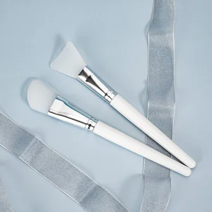Hot Sale Flat Silicone Facial Brush with Wood Handle Soft Smooth Face Mask Applicator for Eyeliner Application
