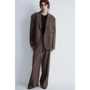 High-End Wholesale Loose Fit Wool Blend Fabric Women's Suits Blazer with Adjustable Back Buttons Design for Autumn Casual Wear