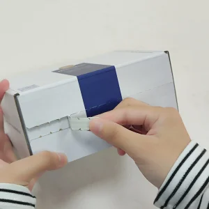 Caja autoadhesiva