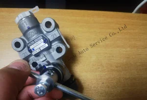 Knorr Sv1395 Air Spring Valve K194770 Essential Component of Truck Brake Systems