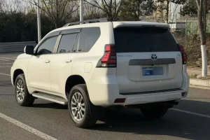 China Trade 2025 New Used Auto Toyota Prado Rear Camera Fabric 4X4 Diesel SUV Cars in Dubai Land Cruiser Prado 4000 Txl Prado 2.7L Gasoline Used Car