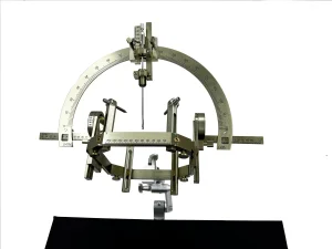 Aparato estereotáctico de coordenadas cartesianas para epilepsia y Parkinson