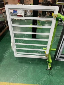 High End Aluminium Hand Shake Jalousie Window with Detachable Inside Screen and Security Grill