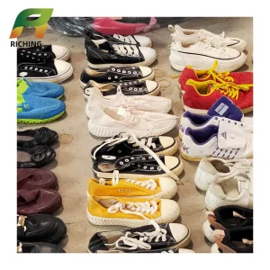 En venta zapatos de tacón alto deportivos