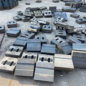 Wear-Resistant Crusher Spare Parts Mining Hammer Crusher Ceramic Composite Hammers