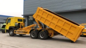 SINOTRUK HOWO 6x4 8X4 Heavy Duty Garbage Trucks Hook Lift &nbsp;Garbage Trucks Recycling Waste Container Hook Arm Garbage Truck Waster Transport Truck