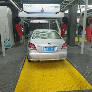 وحدة غسيل السيارات على جانب الطريق