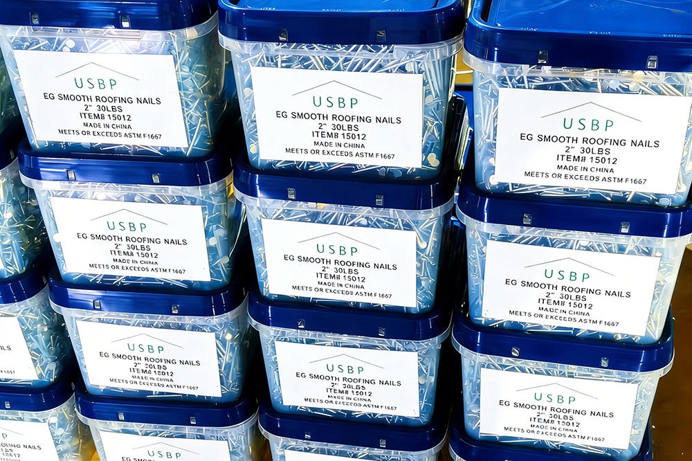 Sinsun professional packaging team preparing fastener orders for global export