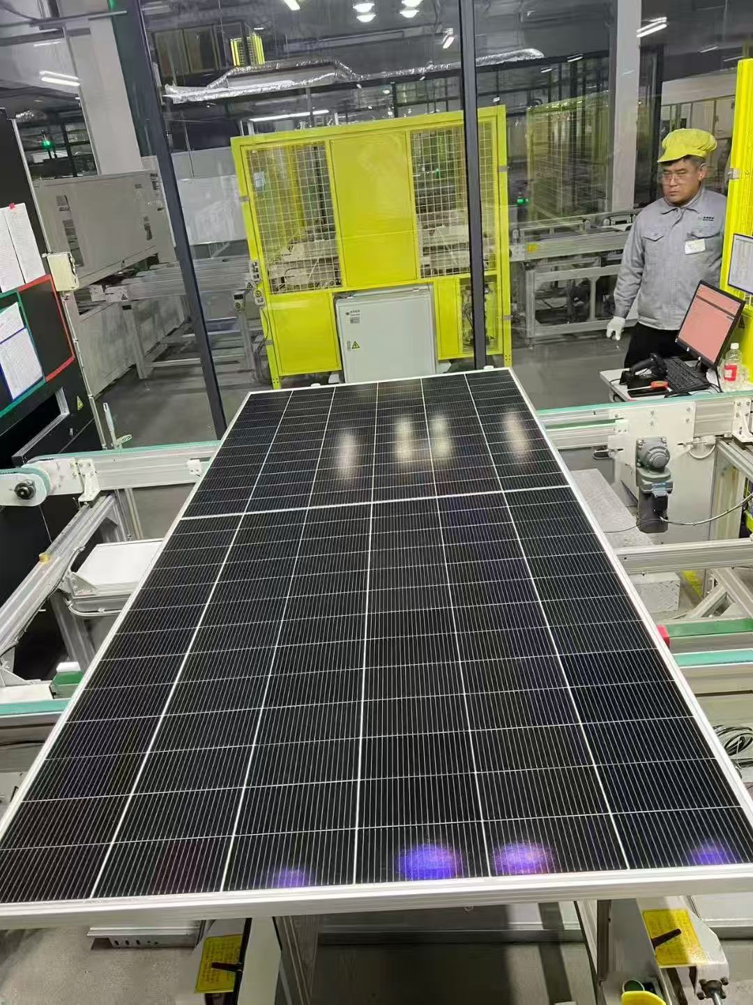 610~630W Commercial Solar Utility-Scale PV Industrial Solar System Solar Board Tier 1 Quality Cost-effective for Technology