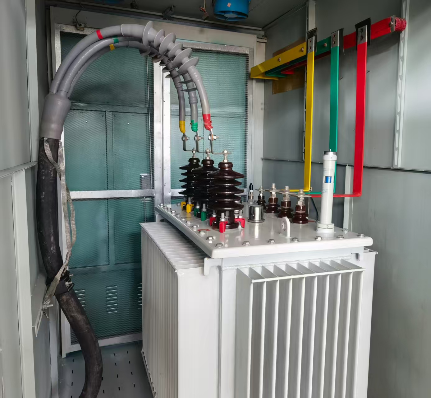 Outdoor Electrical Distribution Equipment High/Low Voltage Complete Set Transformers Solar Power Station 6KV Input Three Phase
