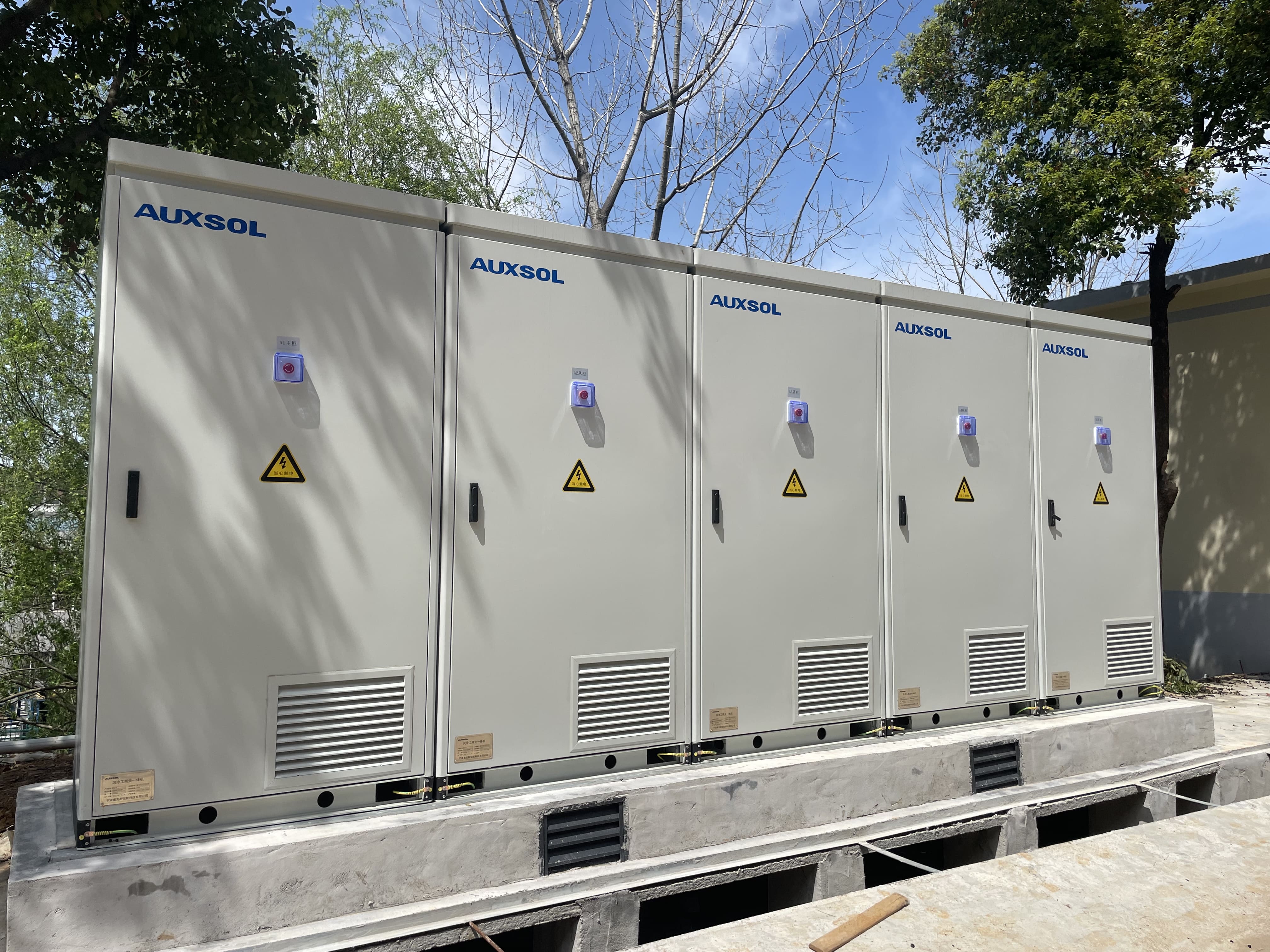 Industrial Solar PV and Battery Storage System 125kW 261kWh 832V Liquid Cooling off Grid Hybrid Energy Management System