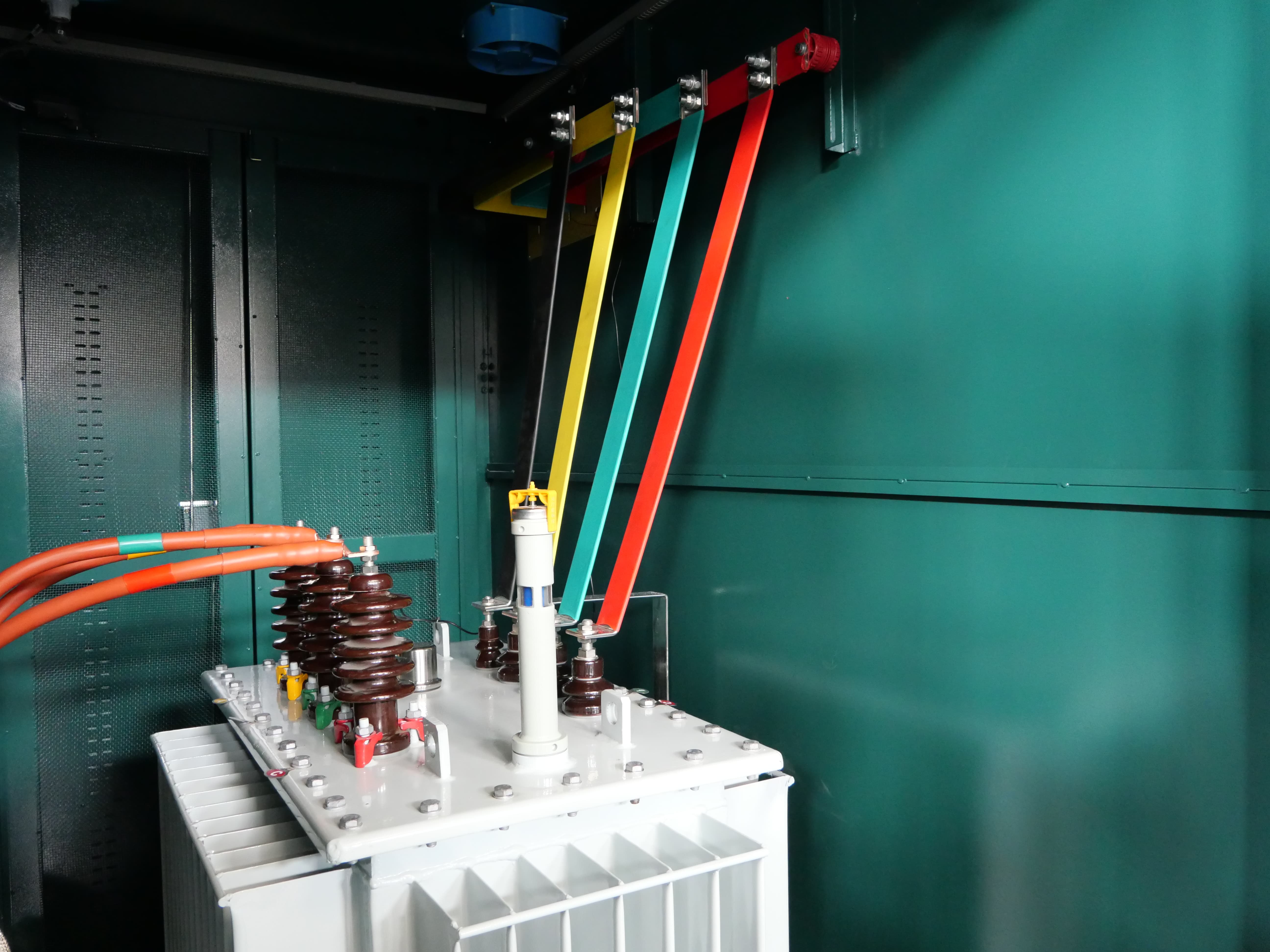Outdoor Electrical Distribution Equipment High/Low Voltage Complete Set Transformers Solar Power Station 6KV Input Three Phase