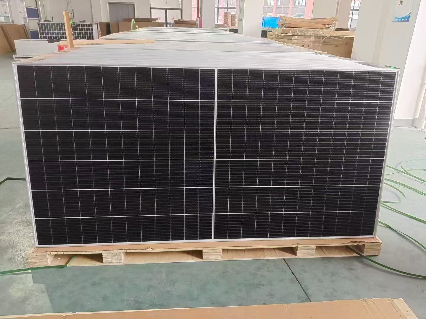 610~630W Commercial Solar Utility-Scale PV Industrial Solar System Solar Board Tier 1 Quality Cost-effective for Technology