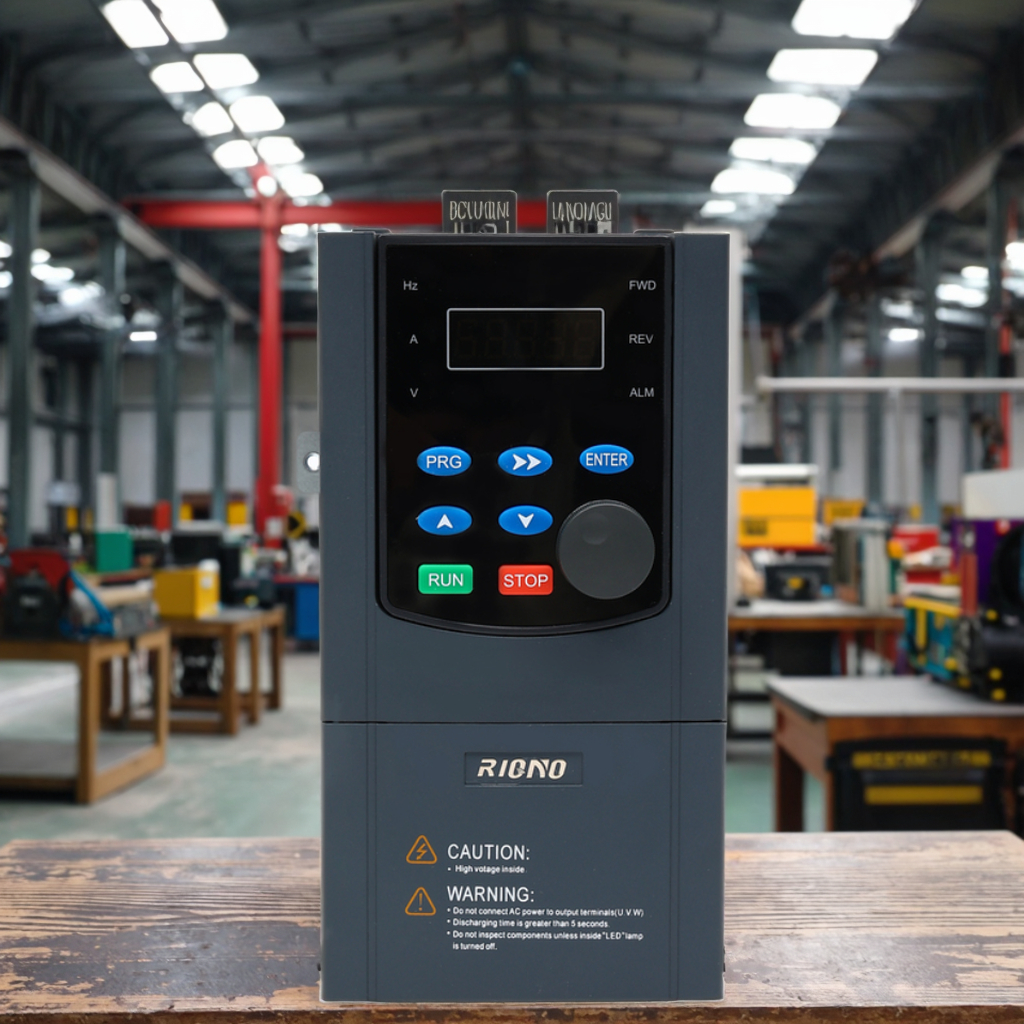 RIQNO A800 220V 0.75-4KW Single/3-Phase Input To 3-Phase Output MPPT Photovoltaic VFD For Solar Pump &amp; Conveyor Systems