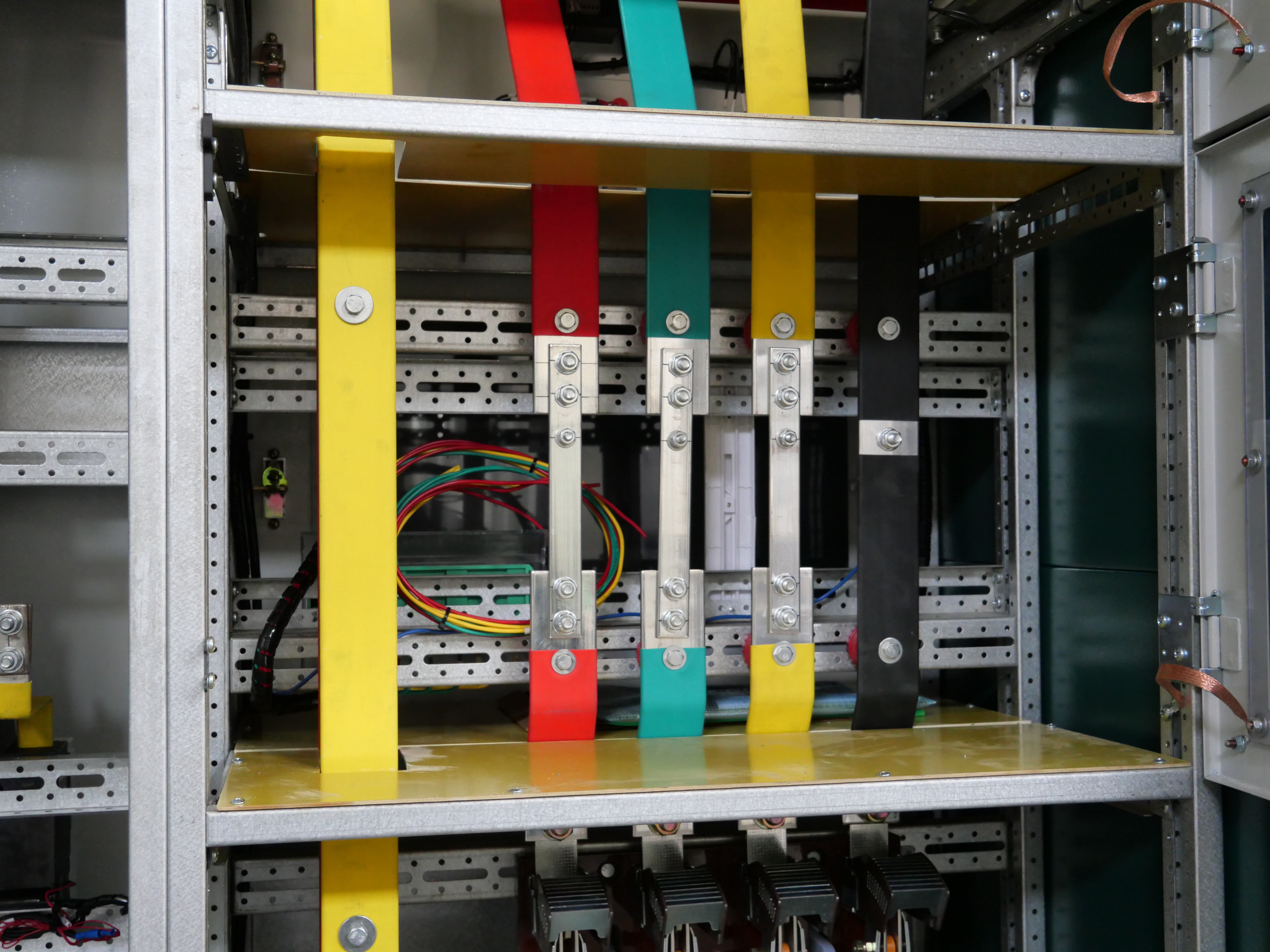 Outdoor Electrical Distribution Equipment High/Low Voltage Complete Set Transformers Solar Power Station 6KV Input Three Phase
