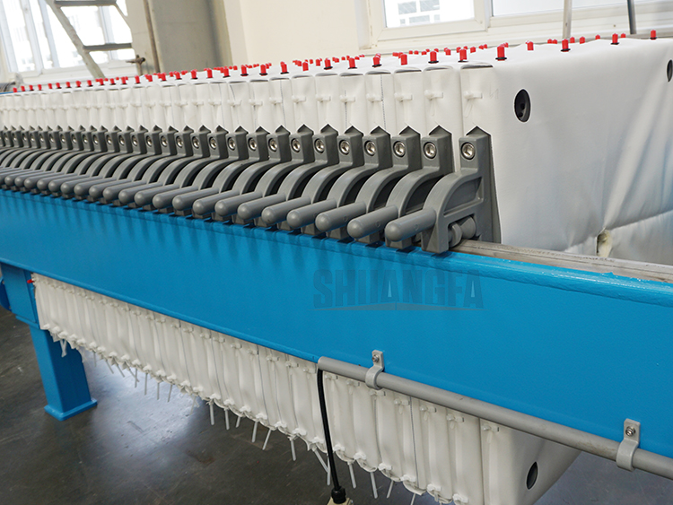Handles of filter plate