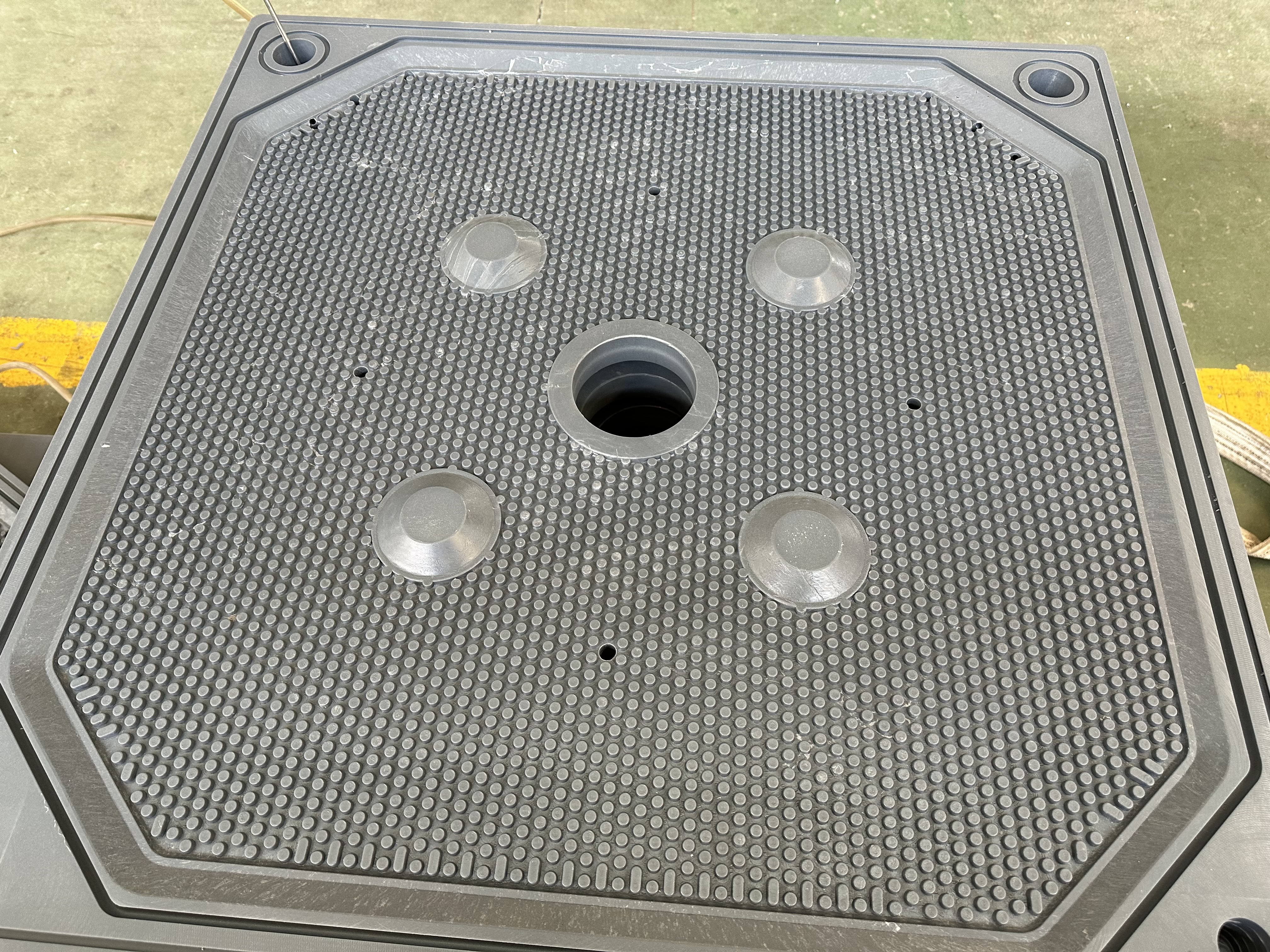 One-Stop Rubber/Cast Iron/PP Membrane Filter Plates Supply | Filter Press Intermediate Plates | Sintered Porous Structure