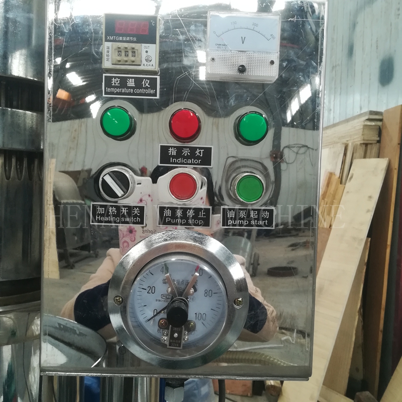 Easy to operate control system with pressure gage