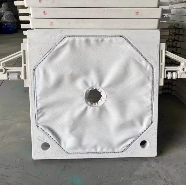 Sealed filter plate